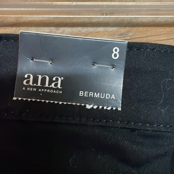 a.n.a Size 8 Black Bermuda Mid-rise 9” Inseam Soft Khaki Shorts with Pockets - Picture 9 of 11